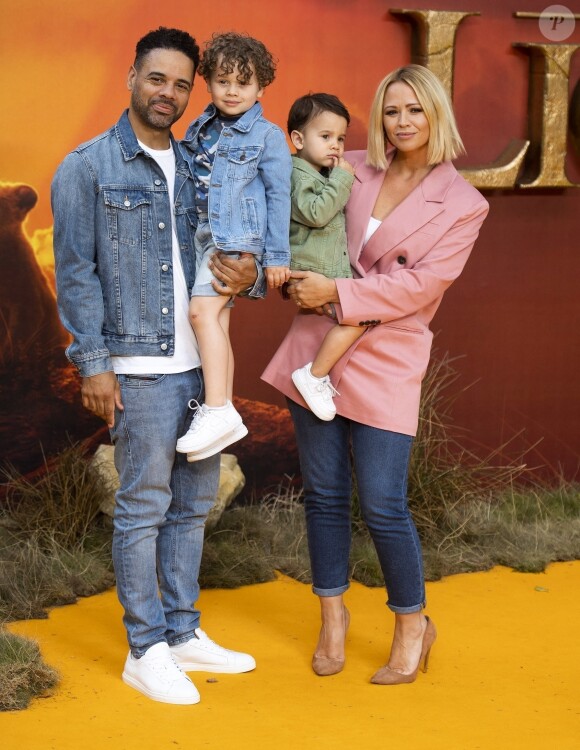Justin Scott avec sa femme Kimberley Walsh et leurs enfants à la première du film "Le Roi Lion" au cinéma Odeon Luxe Leicester Square à Londres, le 14 juillet 2019.