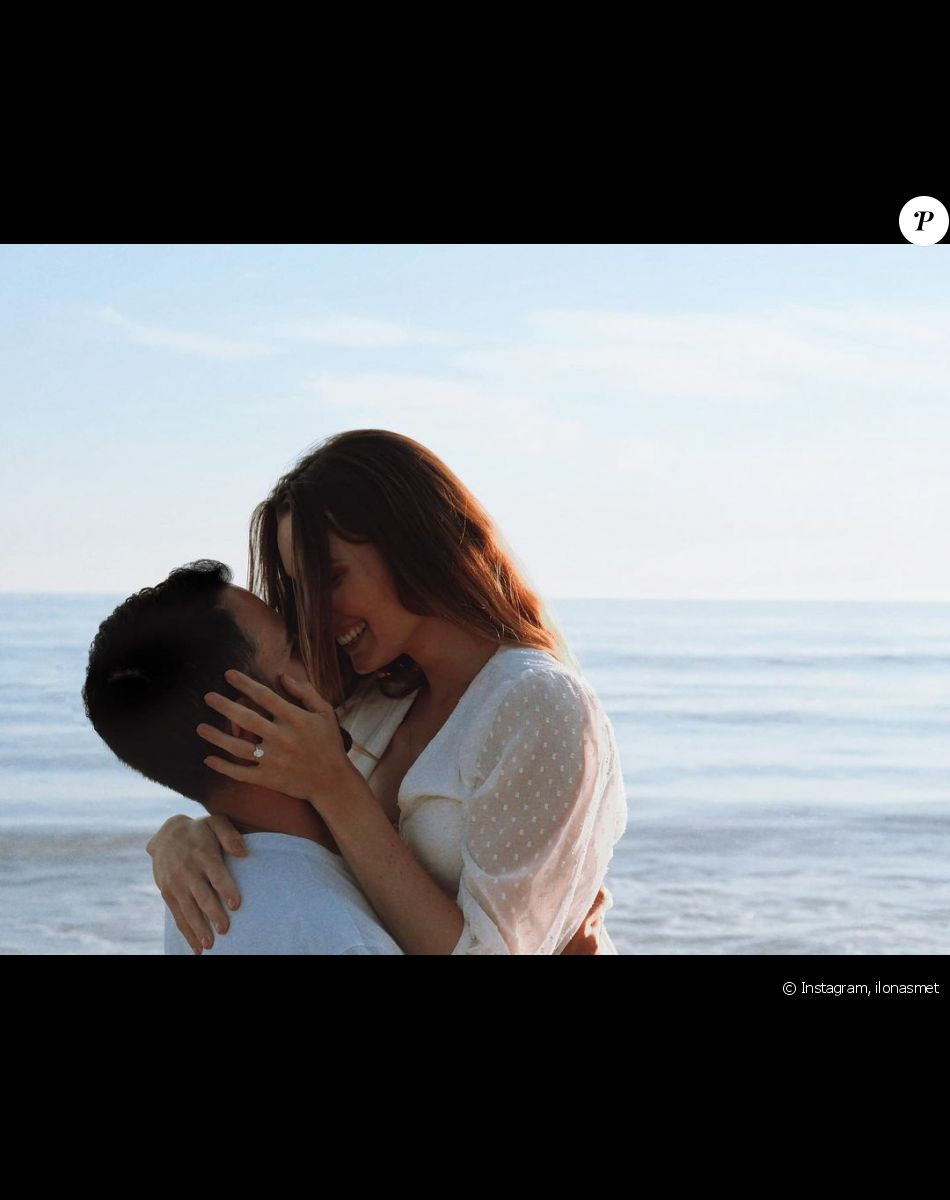 Ilona Smet est fiancée à Kamran Ahmed. La fille de David Hallyday et Estelle Lefébure a annoncé l'heureuse nouvelle sur Instagram le 6 septembre 2021.