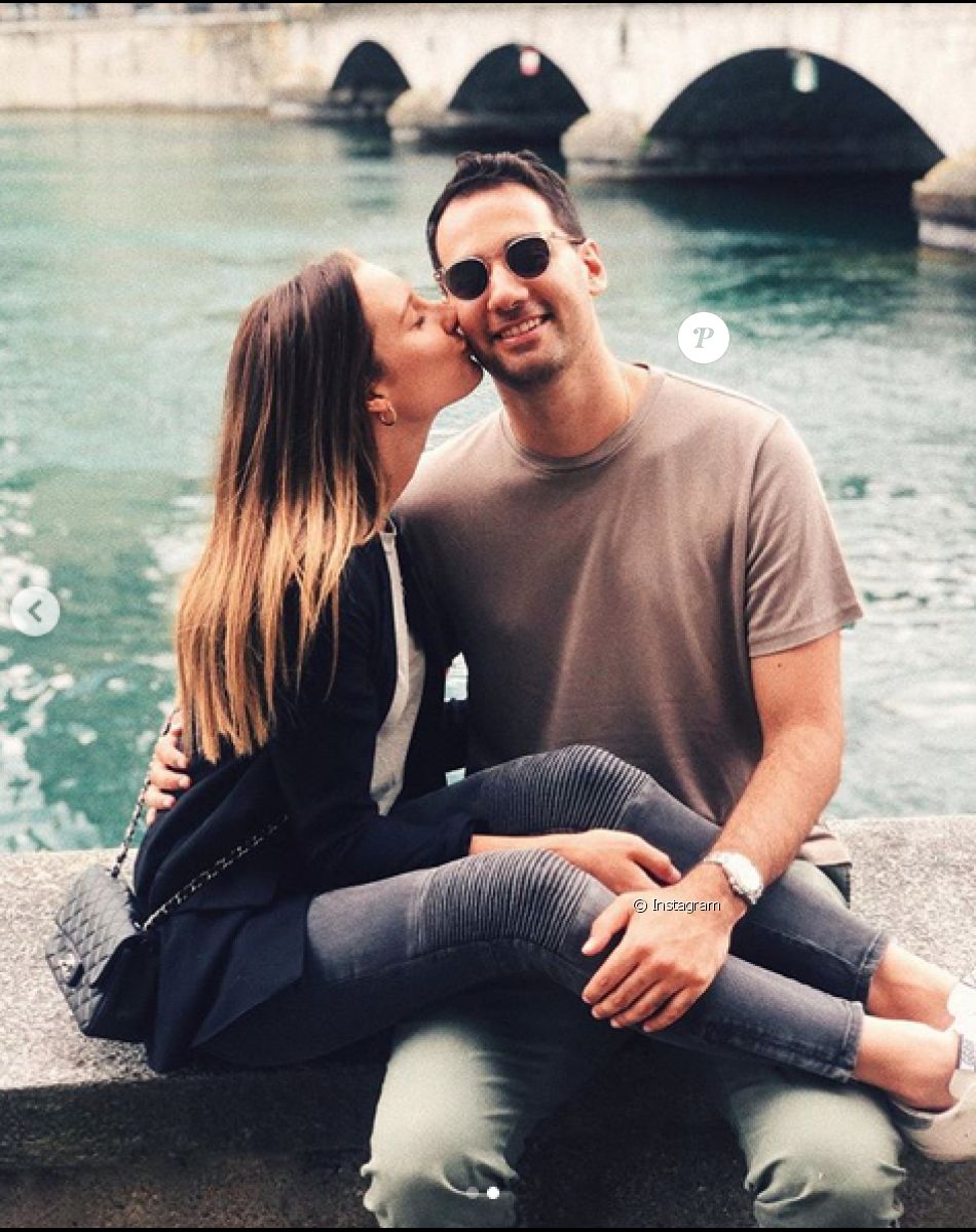 Ilona Smet et Kamran Ahmed, doux baiser à Paris en juin 2020.