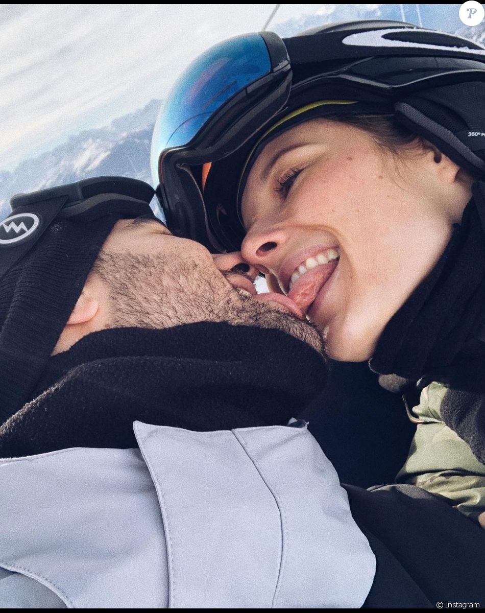 Ilona Smet et son compagnon Kamran s'embrassent en vacances à Couchevel.