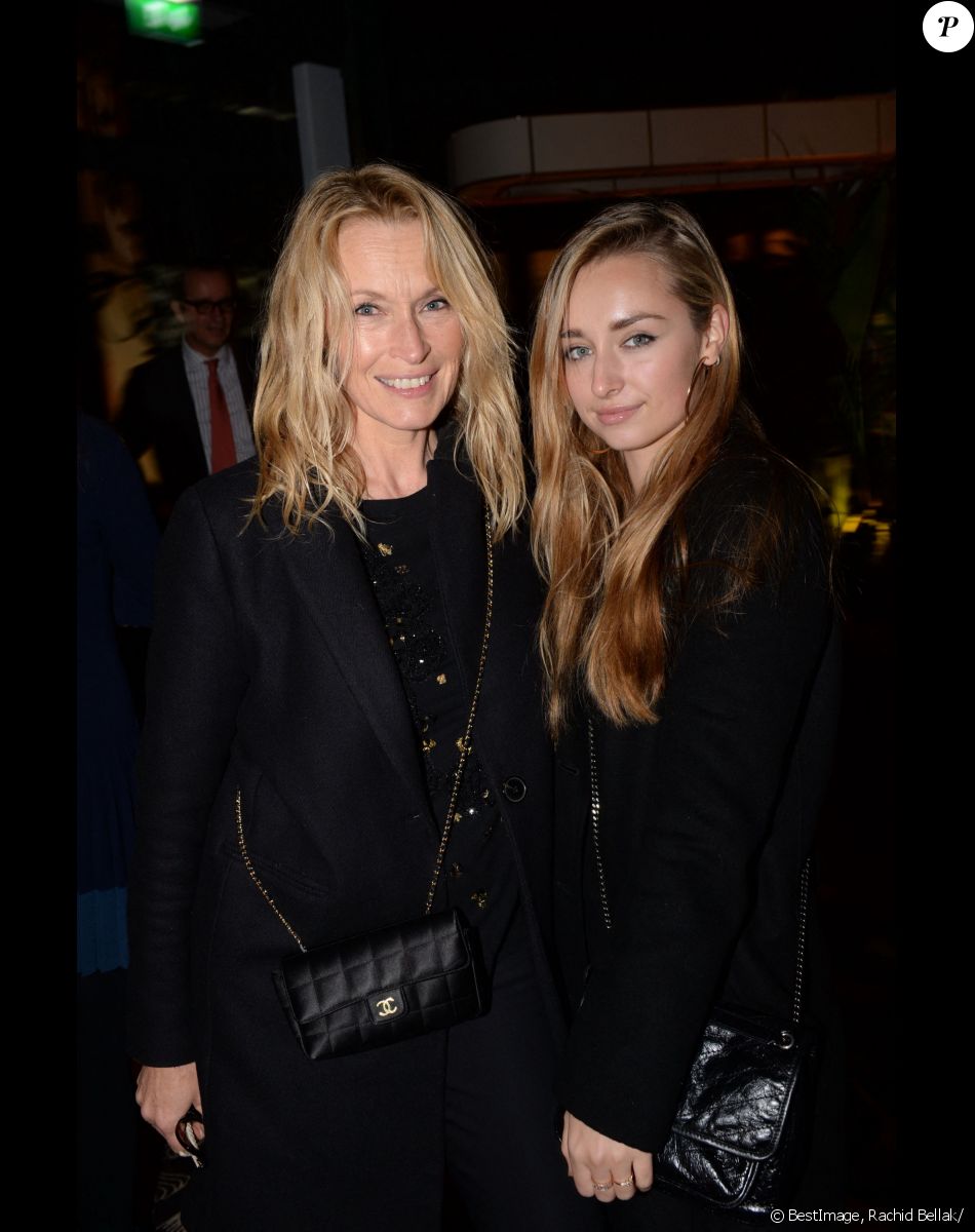 Exclusif - Estelle Lefébure et sa fille Emma Smet à l'after-party du film "Holy Lands" au restaurant le Beefbar (Rue Marbeuf dans le 8ème arrondissement) à Paris, France, le 4 décembre 2018. © Rachid Bellak/Bestimage