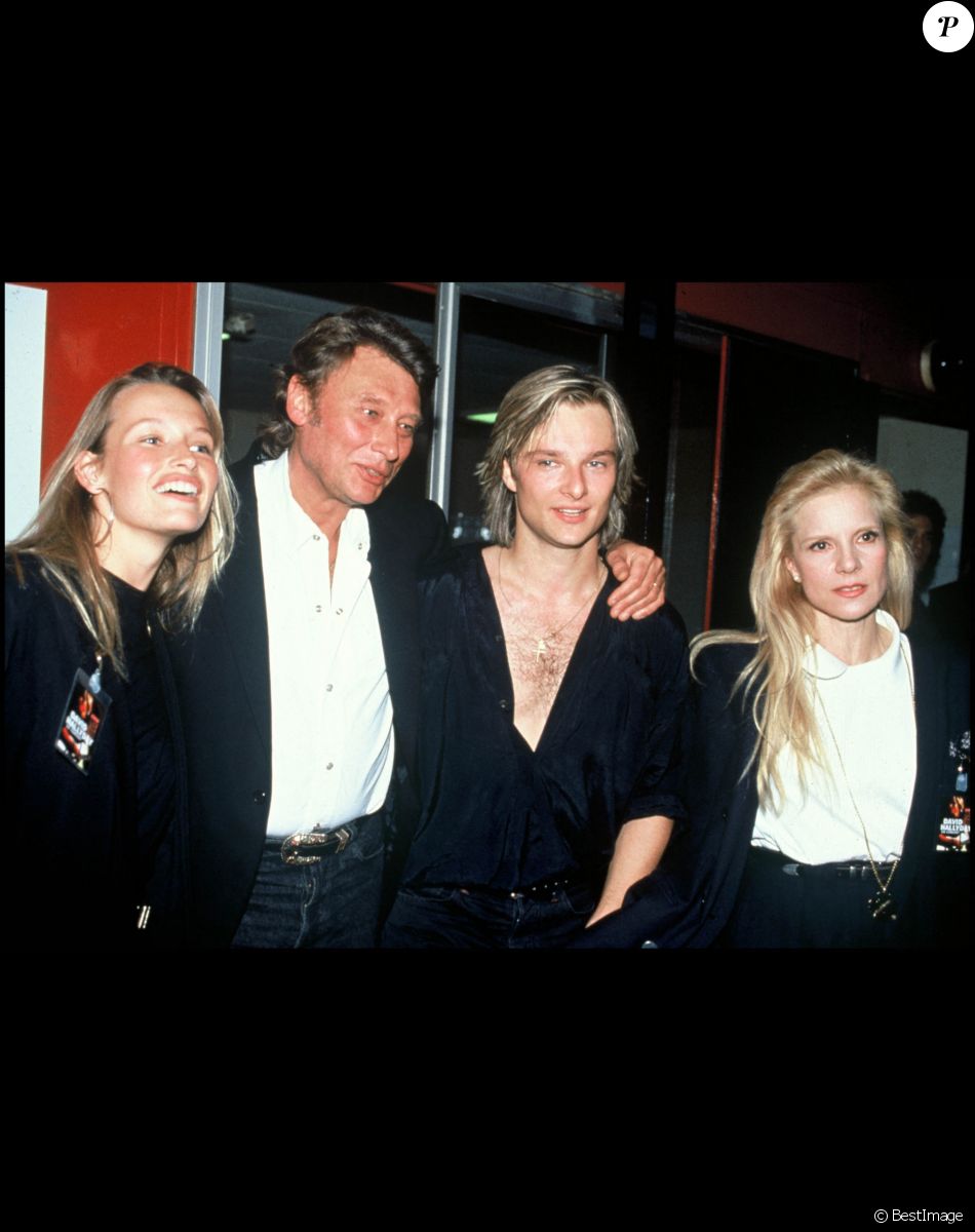 Estelle Lefébure, Johnny et David Hallyday, Sylvie Vartan le soir de la première de la tournée de David Hallyday en 1991.