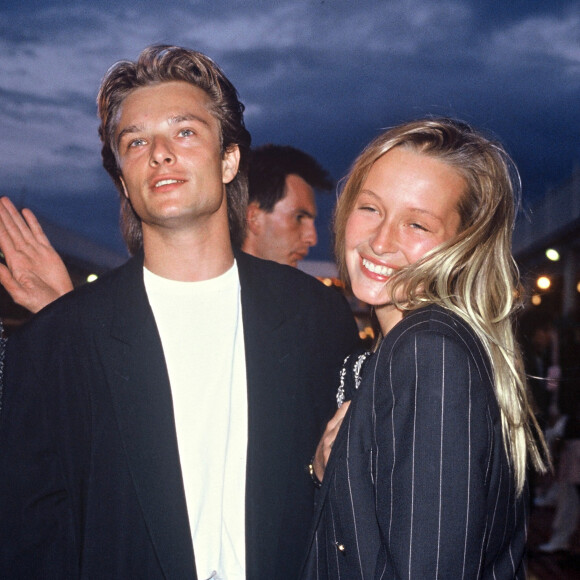 Estelle Lefébure et David Hallyday en soirée à Paris, au début de leur relation.