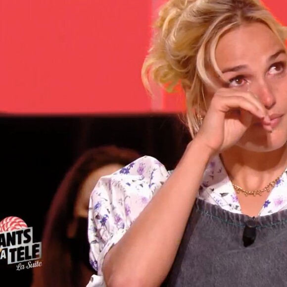Camille Lou dans l'émission "Les enfants de la télé", sur France 2. Le 5 septembre 2021.