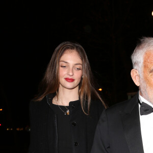 Jean-Paul Belmondo et sa petite fille Annabelle arrivent a la soirée du 52eme Gala de l'union des artistes au Cirque d'hiver à Paris le 18 Novembre 2013.