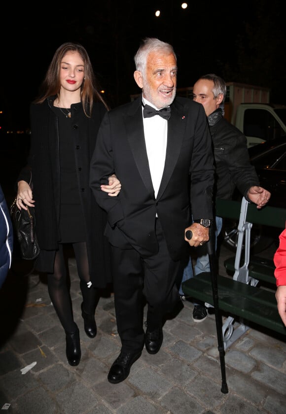 Jean-Paul Belmondo et sa petite fille Annabelle arrivent a la soirée du 52eme Gala de l'union des artistes au Cirque d'hiver à Paris le 18 Novembre 2013.