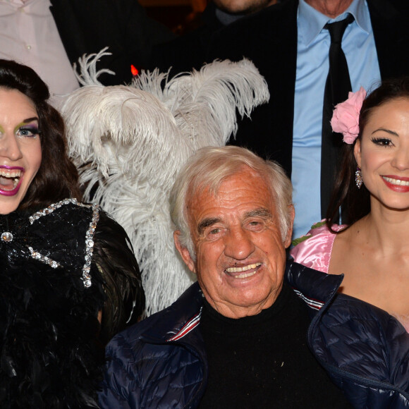 Exclusif - Jean-Paul Belmondo et les danseuses de Régine - Dîner en l'honneur de Jean-Paul Belmondo lors de la Guinguette de Régine au Chalet La Bodega à Paris, le 14 novembre 2014.