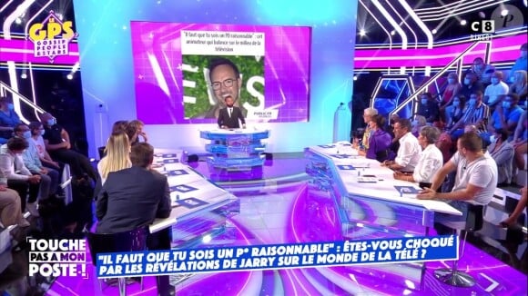 Cyril Hanouna et son équipe échangent suite aux propos de Jarry sur l'homophobie qu'il a subi à la télévision.