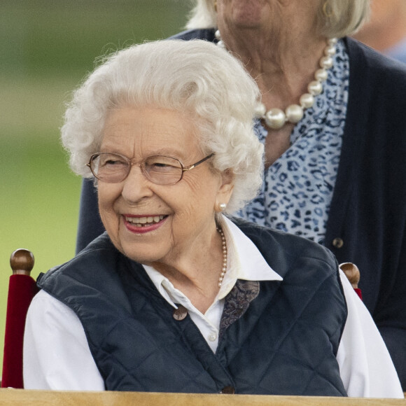 La reine Elisabeth II d'Angleterre, de retour d'Ecosse après la Holyrood Week, assiste à la course hippique "Royal Windsor Horse Show", le 2 juillet 2021 à Windsor. La souveraine est arrivée au volant de son Range Rover.