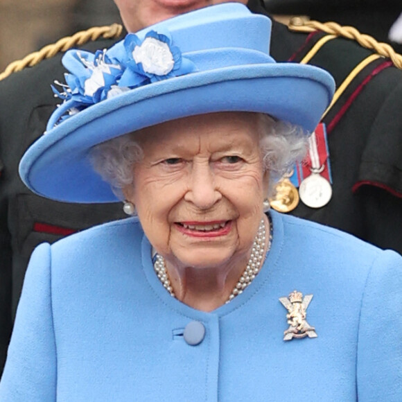 La reine Elisabeth II d'Angleterre et le prince William, duc de Cambridge, assistent à la cérémonie des clés devant le palais d'Holyroodhouse à Edimbourg, moment où la souveraine se voit remettre les clés de la ville. Cet événement marque le début la semaine de Holyrood, que la reine consacre chaque année à l'Ecosse. Le 28 juin 2021.