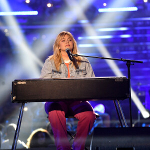 Louane - Concert "RFM Music Show" pour les 40 ans de la radio au Palais des Sports de Levallois-Perret. Le 26 juin 2021. © Veeren Ramsamy - Pierre Perusseau / Bestimage