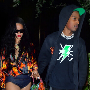 Exclusif - Rihanna et son compagnon ASAP Rocky, main dans la main, vont dîner à Miami