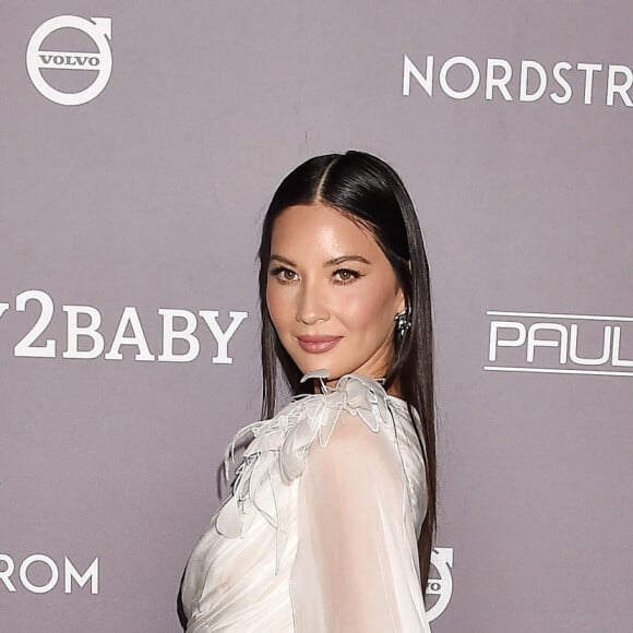 Olivia Munn assiste à la soirée de gala "Baby2Baby" à Culver City, le 9 novembre 2019.