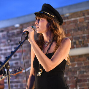 Exclusif - Lou Doillon anime la soirée de présentation de la nouvelle plateforme de marque "Génération IKKS" et de la première capsule iconique "La Leather Story" sur les toits de la capitale, rue d'Abbeville, à Paris. Le 8 septembre 2021 © Rachid Bellak / Bestimage