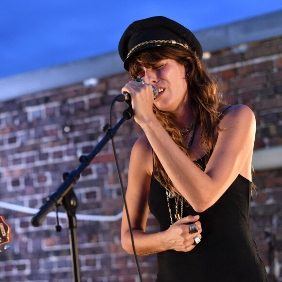 Exclusif - Lou Doillon anime la soirée de présentation de la nouvelle plateforme de marque "Génération IKKS" et de la première capsule iconique "La Leather Story" sur les toits de la capitale, rue d'Abbeville, à Paris. Le 8 septembre 2021 © Rachid Bellak / Bestimage