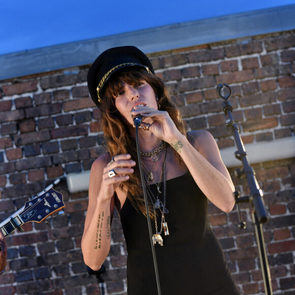 Exclusif - Lou Doillon anime la soirée de présentation de la nouvelle plateforme de marque "Génération IKKS" et de la première capsule iconique "La Leather Story" sur les toits de la capitale, rue d'Abbeville, à Paris. Le 8 septembre 2021 © Rachid Bellak / Bestimage