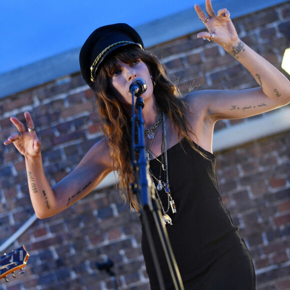 Exclusif - Lou Doillon anime la soirée de présentation de la nouvelle plateforme de marque "Génération IKKS" et de la première capsule iconique "La Leather Story" sur les toits de la capitale, rue d'Abbeville, à Paris. Le 8 septembre 2021 © Rachid Bellak / Bestimage