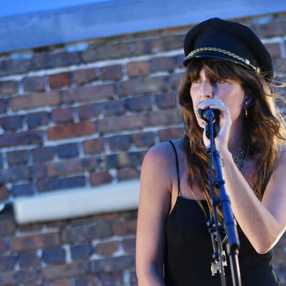 Exclusif - Lou Doillon anime la soirée de présentation de la nouvelle plateforme de marque "Génération IKKS" et de la première capsule iconique "La Leather Story" sur les toits de la capitale, rue d'Abbeville, à Paris. Le 8 septembre 2021 © Rachid Bellak / Bestimage