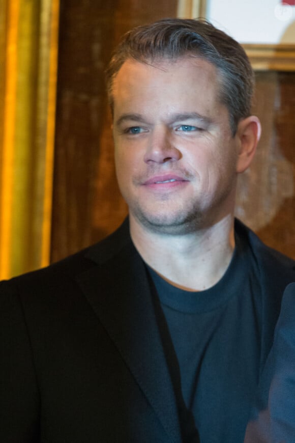 Matt Damon lors du photocall du film "Monuments Men" à l'hôtel Bristol à Paris le 12 février 2004. 