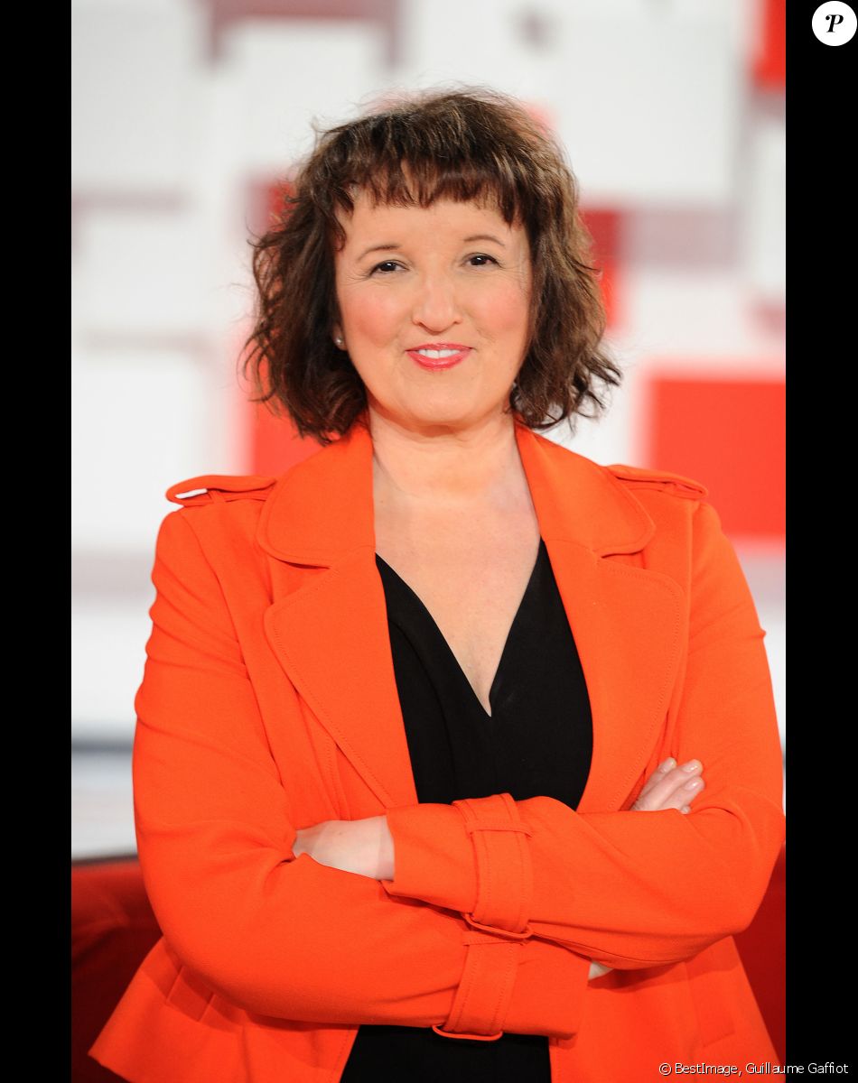Anne Roumanoff - Enregistrement de l'émission 'Vivement Dimanche' au studio Gabriel le 15 mai 2020 © Guillaume Gaffiot / Bestimage