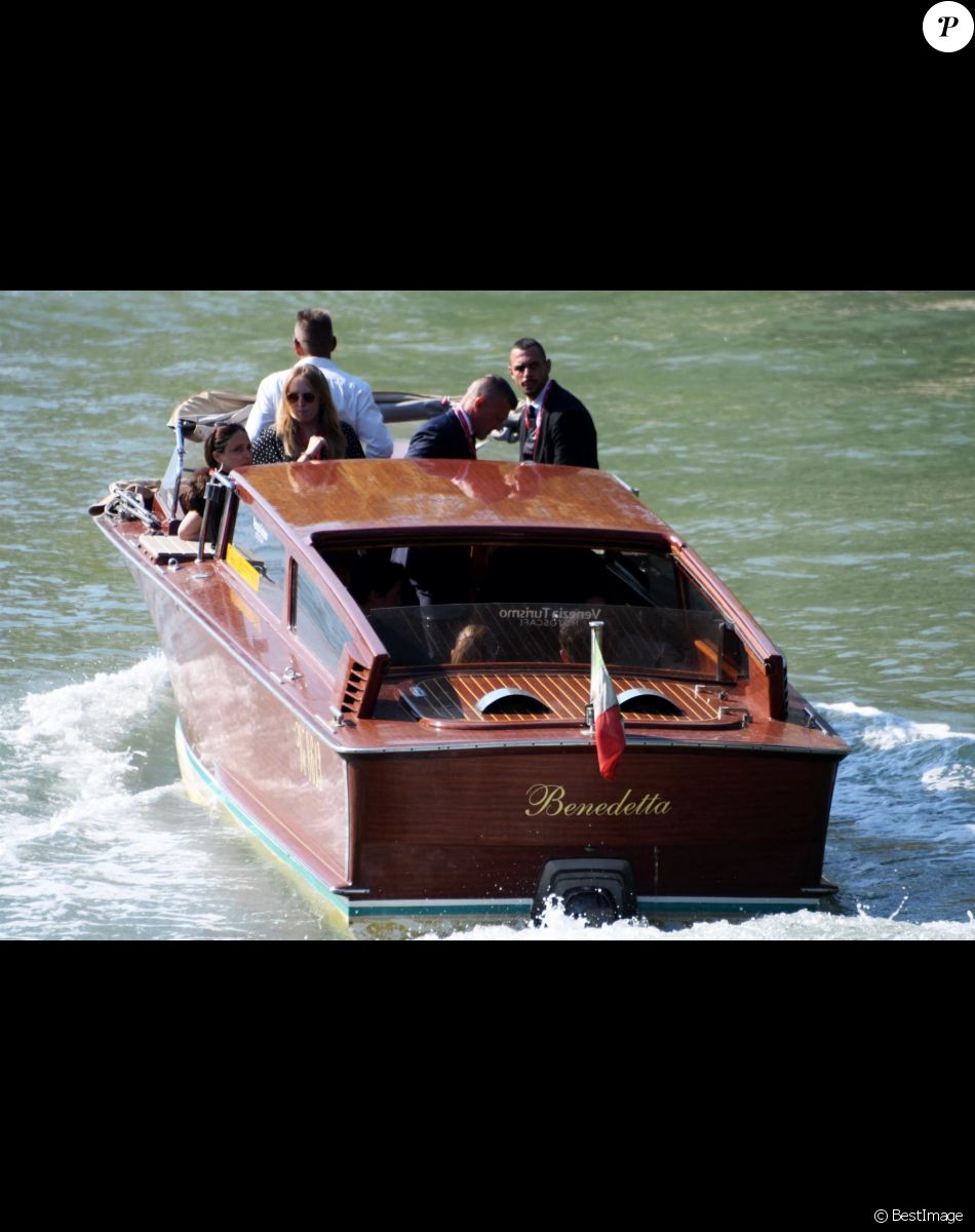 Ben Affleck et Jennifer Lopez prennent un bateau-taxi à Venise en marge du 78ème festival international du film de Venise, la Mostra le 10 septembre 2021.