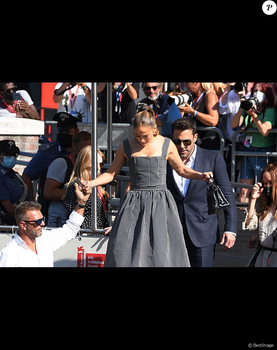 Ben Affleck et Jennifer Lopez prennent un bateau-taxi à Venise en marge du 78ème festival international du film de Venise, la Mostra le 10 septembre 2021.