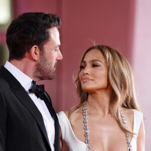 Ben Affleck et Jennifer Lopez affichent leur amour retrouvé sur le red carpet du film "The last Duel" lors du 78ème festival international du film de Venise, la Mostra le 10 septembre 2021.