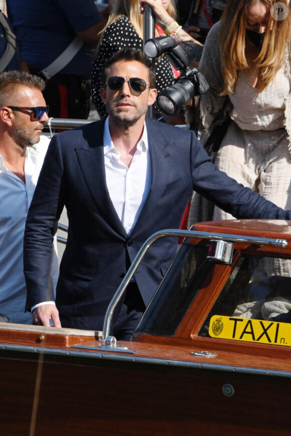 Ben Affleck et Jennifer Lopez prennent un bateau-taxi à Venise en marge du 78ème festival international du film de Venise, la Mostra le 10 septembre 2021. 