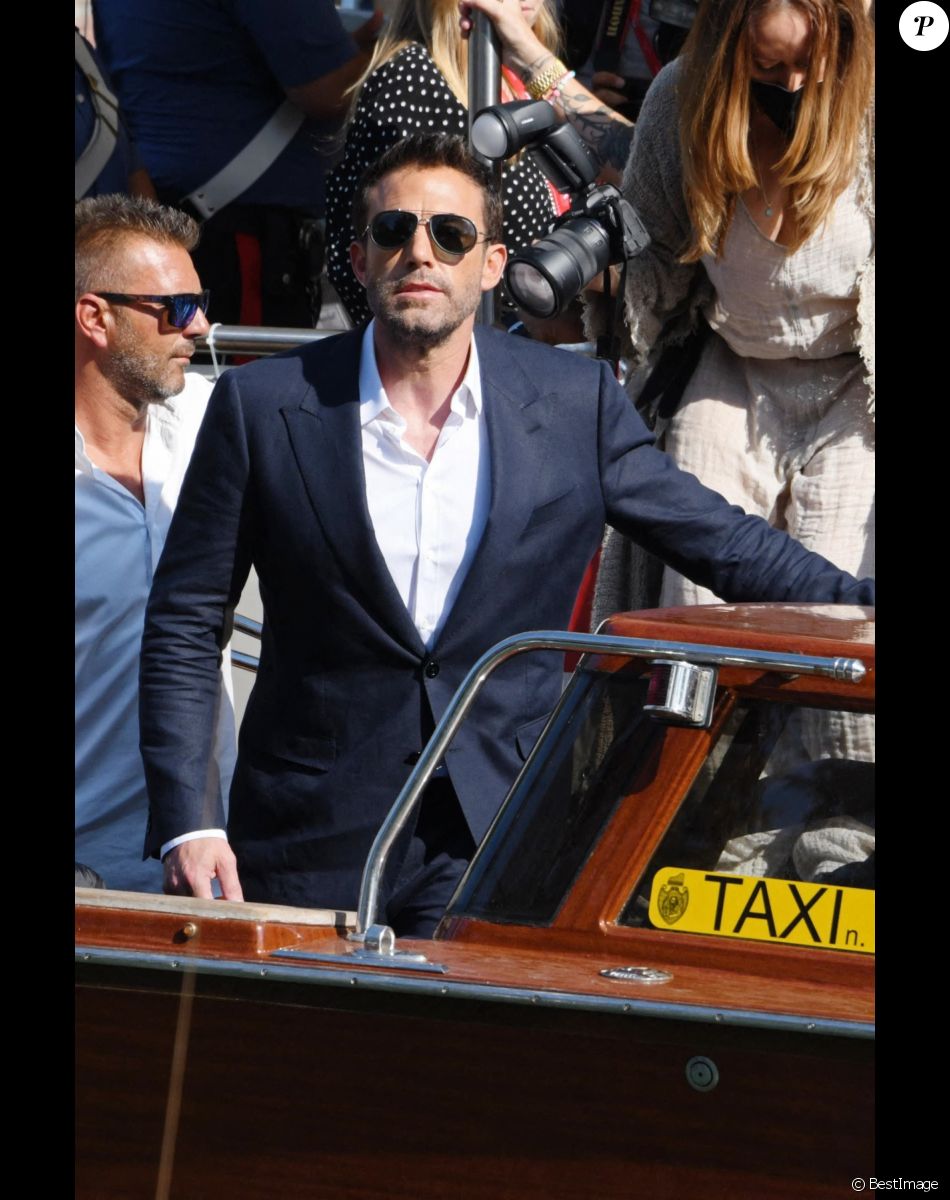 Ben Affleck et Jennifer Lopez prennent un bateau-taxi à Venise en marge du 78ème festival international du film de Venise, la Mostra le 10 septembre 2021.