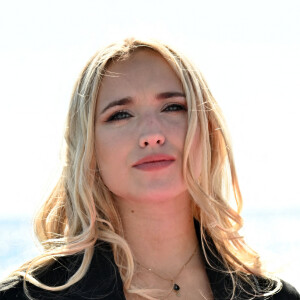 Chloé Jouannet lors du photocall de "Derby Girl" dans le cadre de Canneseries saison 3 au Palais des Festivals à Cannes le 12 octobre 2020. © Bruno Bebert / Bestimage 