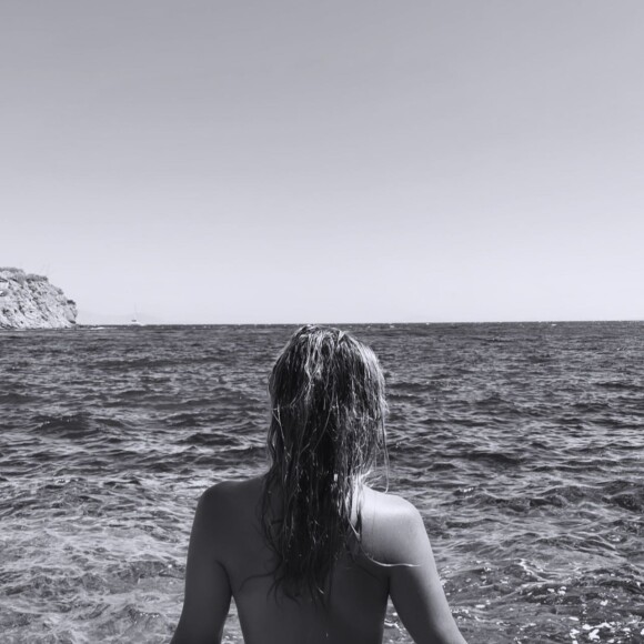 Chloé Jouannet topless sur Instagram.