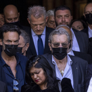 Anthony Delon, Michel Drucker, Alain Delon, Alain Terzian, Paul-Loup Sulitzer et sa compagne Supriya Answya Devi Rathoar - Obsèques de Jean-Paul Belmondo en l'église Saint-Germain-des-Prés, à Paris le 10 septembre 2021. © Cyril Moreau / Bestimage