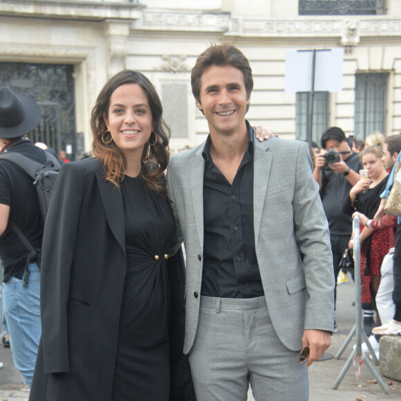 Anouchka Delon (enceinte) et son compagnon Julien Dereims - Arrivées au défilé Elie Saab "Collection Prêt-à-Porter Printemps/Eté 2020" lors de la Fashion Week de Paris (PFW), le 28 septembre 2019. © Veerren Ramsamy - Christophe Clovis / Bestimage