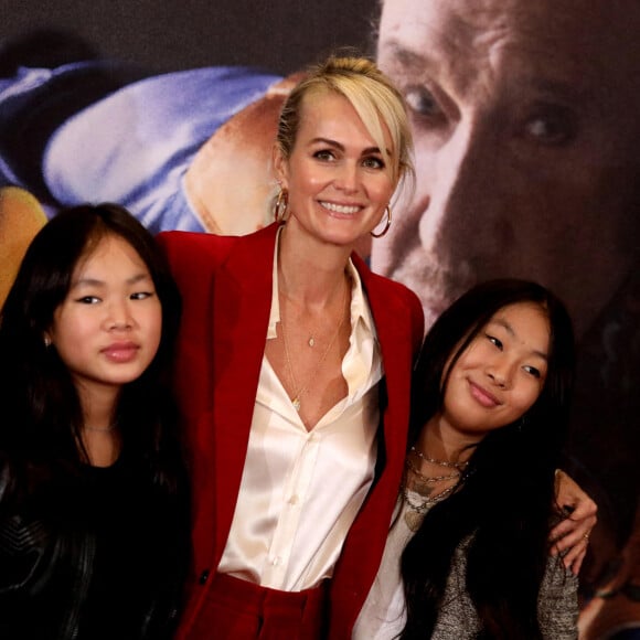 Laeticia Hallyday et ses filles Joy et Jade - Projection au Grand Rex à Paris des documentaires "Johnny USA" et "A nos promesses" à l'occasion de la Journée Spéciale Johnny, son rêve américain. © Jacovides-Moreau / Bestimage