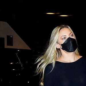 Kate Hudson et son compagnon Danny Fujikawa assistent à la Fashion Week à New York, le 11 septembre 2021.