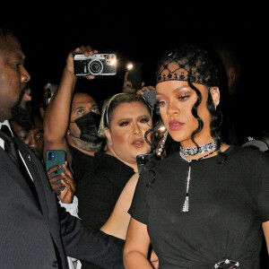 Rihanna dévoile ses fesses dans une tenue transparente en arrivant à son after-party du Met Gala (Met Ball) 2021 à New York, le 13 septembre 2021.