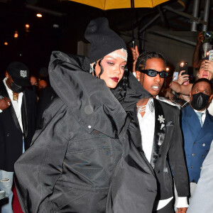 Rihanna et ASAP Rocky à la sortie du Carlyle Hotel pour se rendre à la soirée du Met Gala (Met Ball) 2021 à New York le 13 septembre 2021.