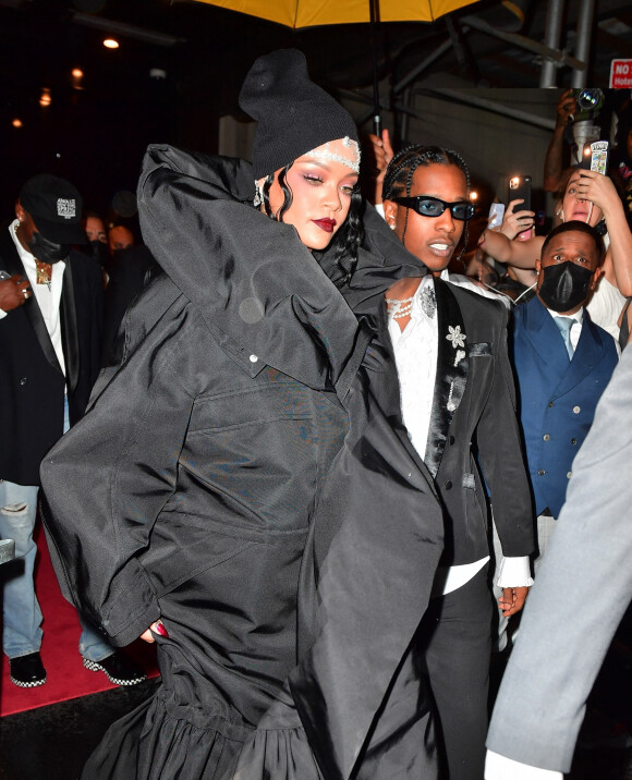 Rihanna et ASAP Rocky à la sortie du Carlyle Hotel pour se rendre à la soirée du Met Gala (Met Ball) 2021 à New York le 13 septembre 2021.