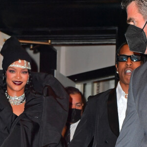 Rihanna et ASAP Rocky à la sortie du Carlyle Hotel pour se rendre à la soirée du Met Gala (Met Ball) 2021 à New York le 13 septembre 2021.