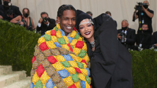 Met Gala 2021 : Rihanna en maxi doudoune, les fesses à l'air... Looks marquants au bras d'ASAP Rocky