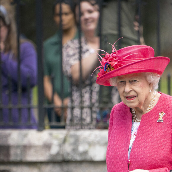 La reine Elisabeth II d'Angleterre lors d'une inspection des troupes de Balaklava Company, 5ème Bataillon du Régiment Royal d'Écosse à Balmoral, Royaume Uni, le 9 août 2021.