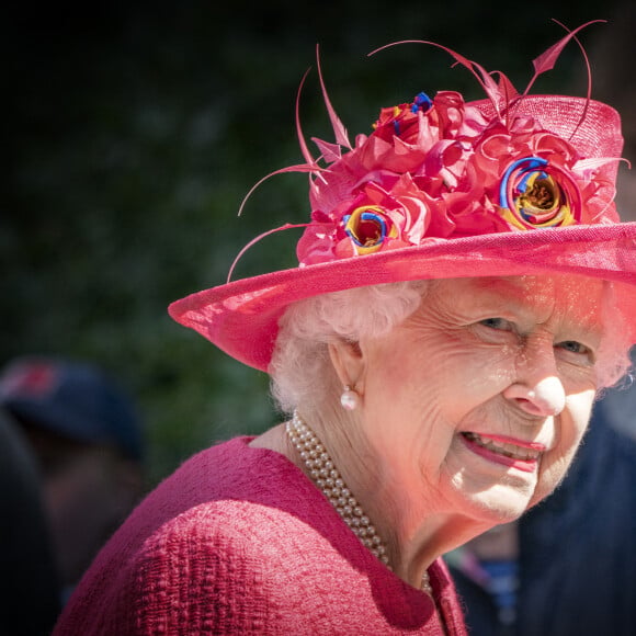 La reine Elisabeth II d'Angleterre lors d'une inspection des troupes de Balaklava Company, 5ème Bataillon du Régiment Royal d'Écosse à Balmoral, Royaume Uni, le 9 août 2021.