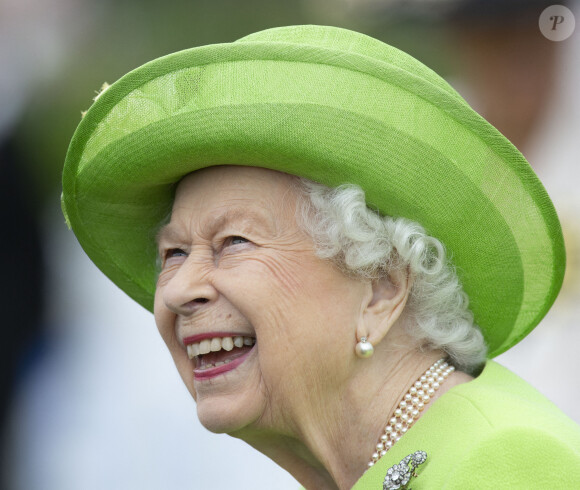 La reine Elisabeth II d'Angleterre assiste à la Cup Final du Guards Polo Club, de la parade et de la présentation du British Driving Society à Windsor