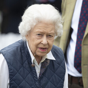 La reine Elisabeth II d'Angleterre, de retour d'Ecosse après la Holyrood Week, assiste à la course hippique "Royal Windsor Horse Show", le 2 juillet 2021 à Windsor. La souveraine est arrivée au volant de son Range Rover.