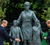 Le prince William, duc de Cambridge, et son frère Le prince Harry, duc de Sussex, se retrouvent à l'inauguration de la statue de leur mère, la princesse Diana dans les jardins de Kensington Palace à Londres, Royaume Uni, le 1er juillet 2021.