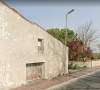 Une mère et sa fille ont été écrouées début septembre pour avoir séquestré et violenté leur fille et soeur pendant trois ans "dans des conditions de vie indignes" et "en lien avec un rite religieux", à Bignay (Charente-Maritime). Capture d'écran Google Maps de la maison où la jeune femme a été séquestrée. 