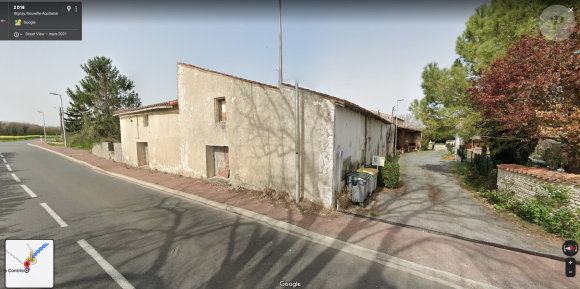 Une mère et sa fille ont été écrouées début septembre pour avoir séquestré et violenté leur fille et soeur pendant trois ans "dans des conditions de vie indignes" et "en lien avec un rite religieux", à Bignay (Charente-Maritime). Capture d'écran Google Maps de la maison où la jeune femme a été séquestrée. 