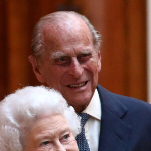 La reine Elisabeth II d'Angleterre et le prince Philip, duc d'Edimbourg - Visite de la Galerie de la Reine au palais de Buckingham à Londres. Le 12 juillet 2017 