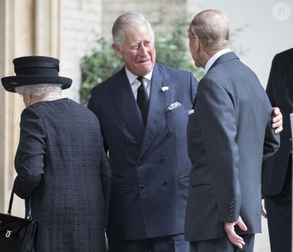 Le prince Charles, prince de Galles, la reine Elisabeth II d'Angleterre et le prince Philip, duc d'Edimbourg à Londres.