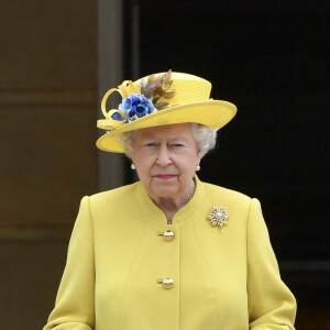 La reine Elisabeth II d'Angleterre et le prince Philip, duc d'Edimbourg, lors de la Garden Party donnée dans les jardins de Buckingham Palace à Londres, le 23 mai 2017. 